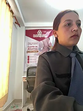 Emily-7_ Chat XXX in diretta