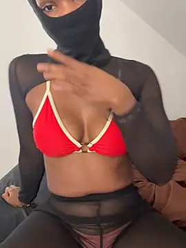 KiaraAmara Adlı Modelin Canlı XXX Sohbeti