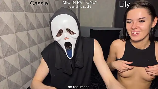 girls_secrets' Live XXX Chat