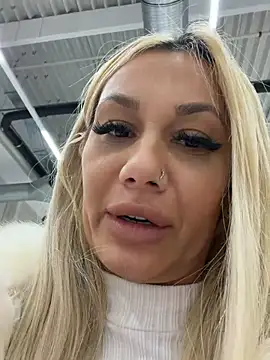 SonyaJoy live XXX chat