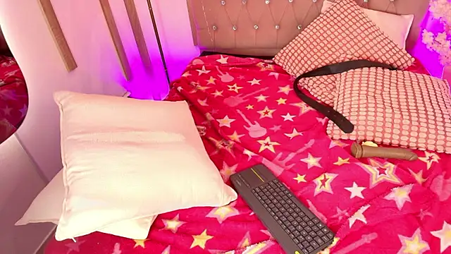 Chat +18 de SaraDeLuca ao vivo