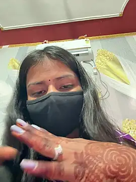 Curvy_Taara Webcam Show