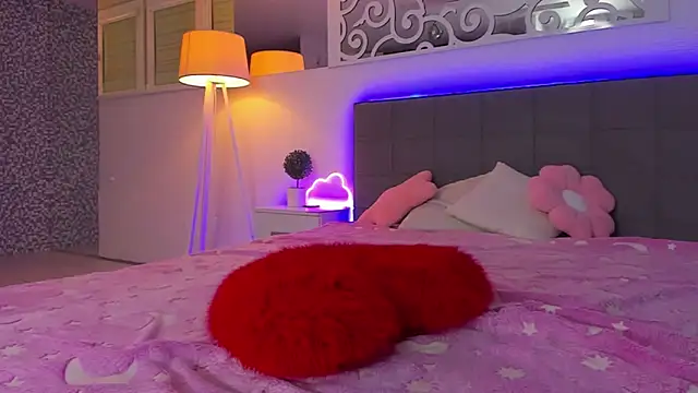 LuisaClover Pertunjukan Webcam