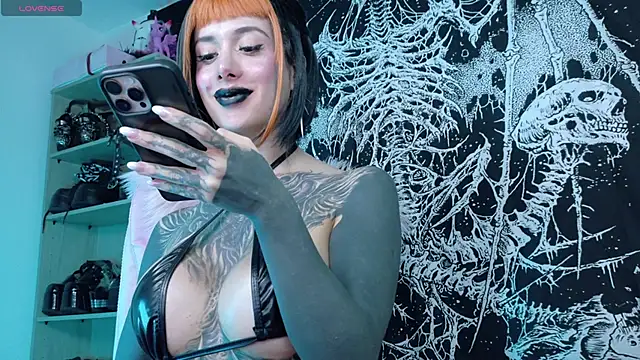 antoniaacxx Show in webcam