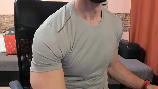 HotHunkTrainer's Webcam Show