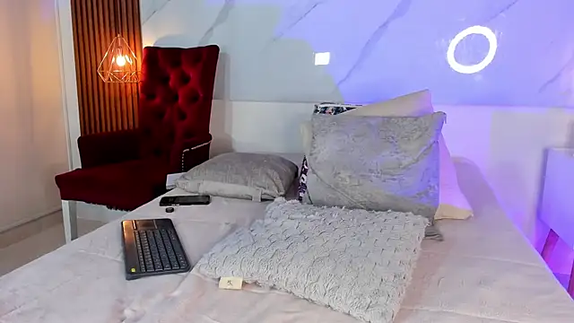 Chat +18 de Marie_Castelzc ao vivo