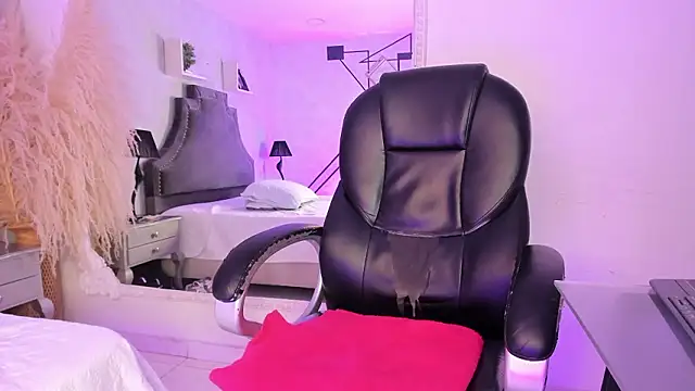 CarolineFyre Show in webcam