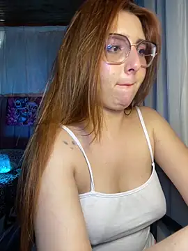 CoraVibes Adlı Modelin Canlı XXX Sohbeti