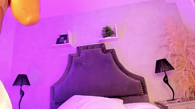 Chat +18 de CarolineFyre ao vivo