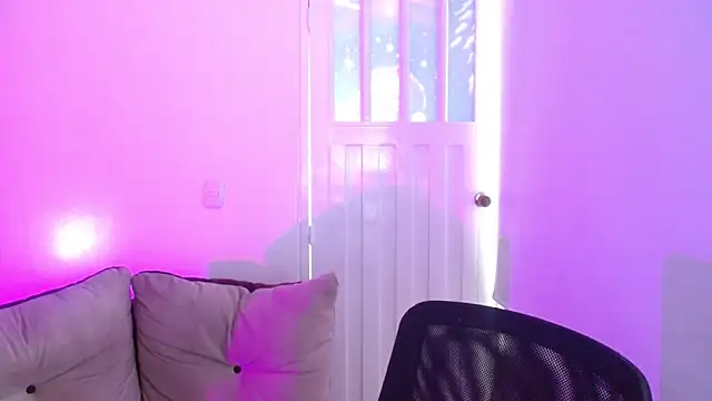 milfrousse Adlı Modelin Canlı XXX Sohbeti