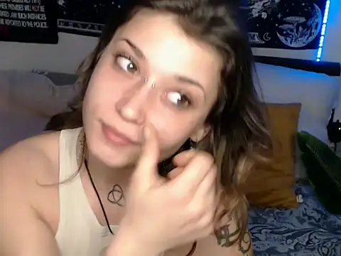 دردشة AlienforTwenty الجنسية المباشرة