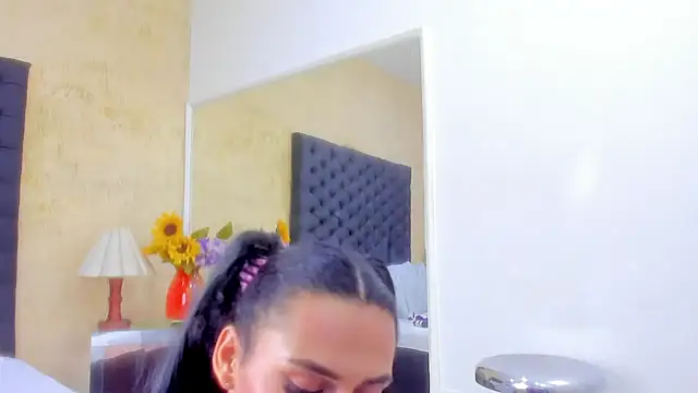 NahomiWhitel Chat XXX in diretta