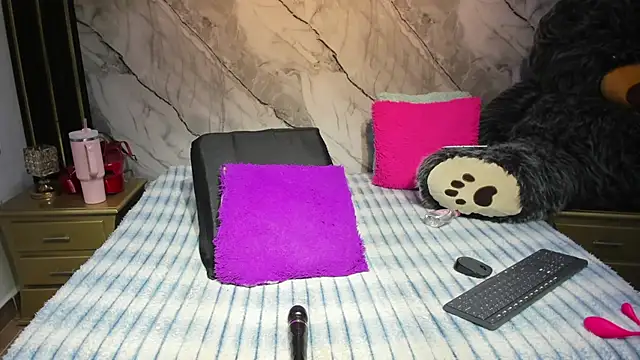 Niyirey1 Adlı Modelin Canlı XXX Sohbeti