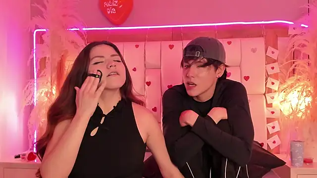 Daphne_And_RogerのライブXXXチャット