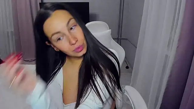 AvisFlowers Adlı Modelin Canlı XXX Sohbeti