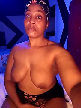 CHLOMA – Live XXX-chat