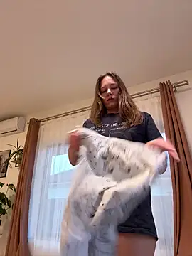 JulieLittleLove Live XXX-chat