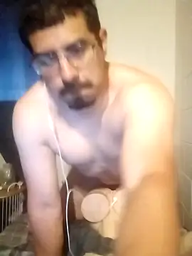 k1oudE: διαδικτυακό σόου στην κάμερα