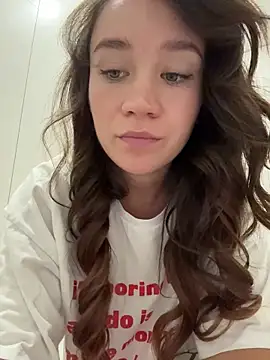 دردشة QuietNicole الجنسية المباشرة