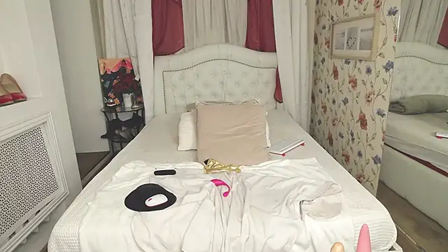 SilviaHart live XXX chat