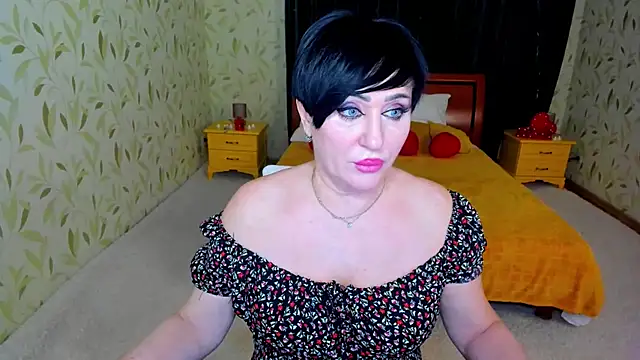 Chatroom XXX en direct de KiraTempt