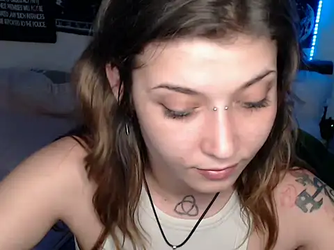 AlienforTwenty's Live XXX Chat