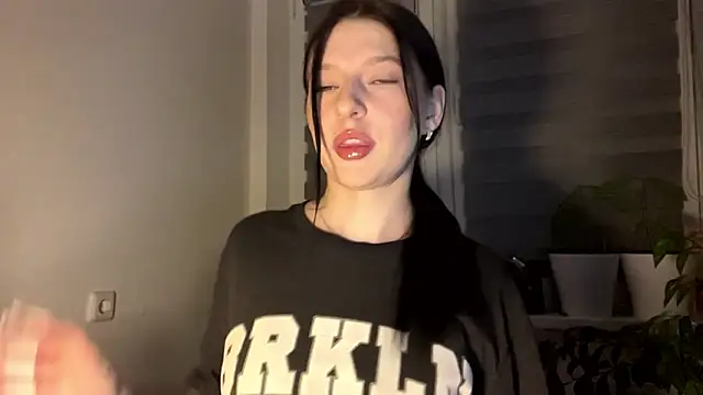 Chat +18 de Sarahsolara ao vivo