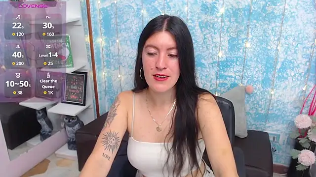 HannaOwen_ Show Webcam