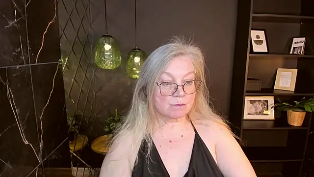 NataliMellow Adlı Modelin Canlı XXX Sohbeti