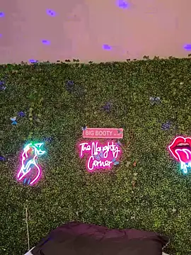 RenaThickAss élő XXX-chatje