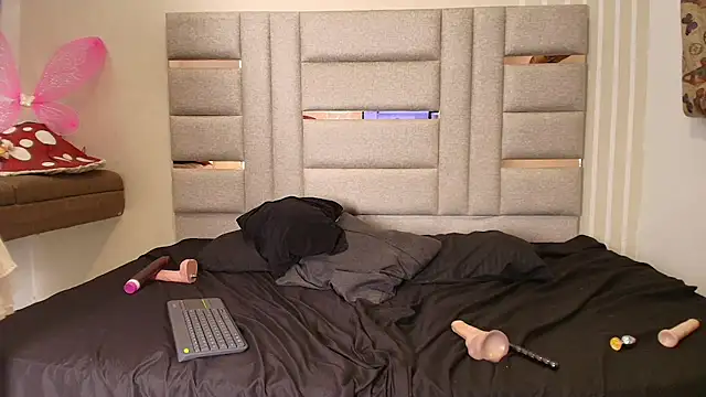 LittlePeach_'s Live XXX Chat