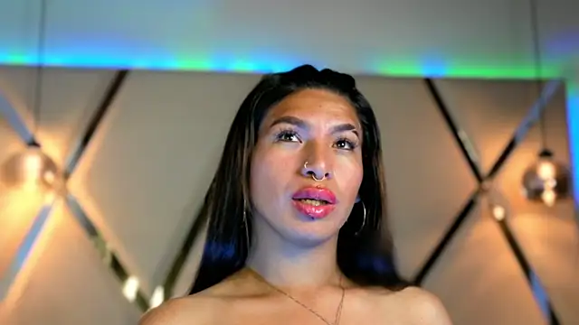 MeelFox Live XXX Chat