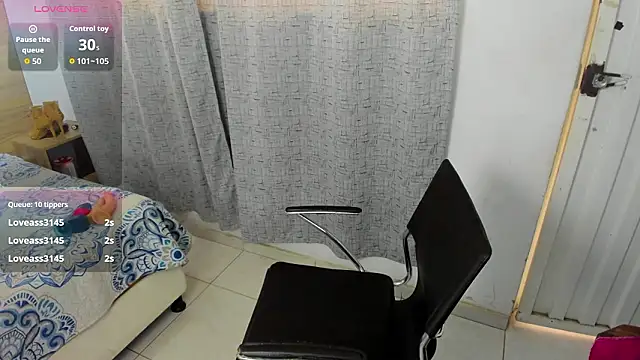 Chat +18 de miss_charlott_18 ao vivo