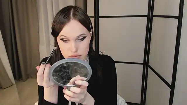 Pokazy przed kamerką – EffieMinki