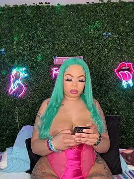 RenaThickAss Show in webcam