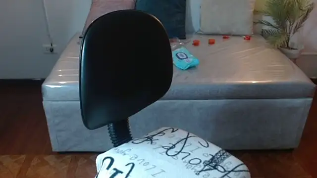 Juliana__lx Adlı Modelin Canlı XXX Sohbeti