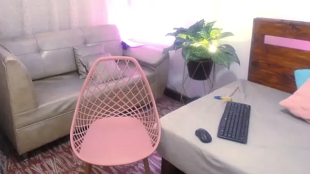 Yeseniaa25_のライブXXXチャット