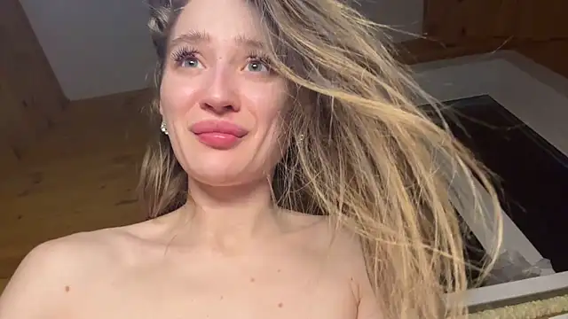 MissEvelynGlow élő XXX-chatje