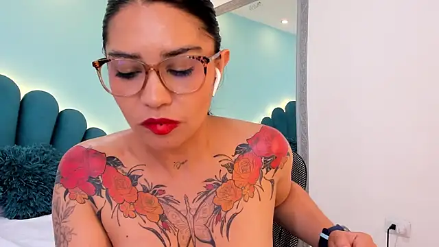 Chatroom XXX en direct de sharlott18