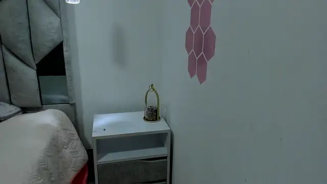 Mia_Velveet: διαδικτυακό σόου στην κάμερα