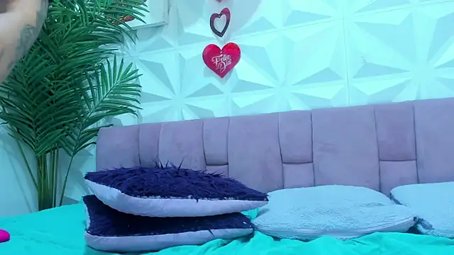 Anggie_Miller élő XXX-chatje