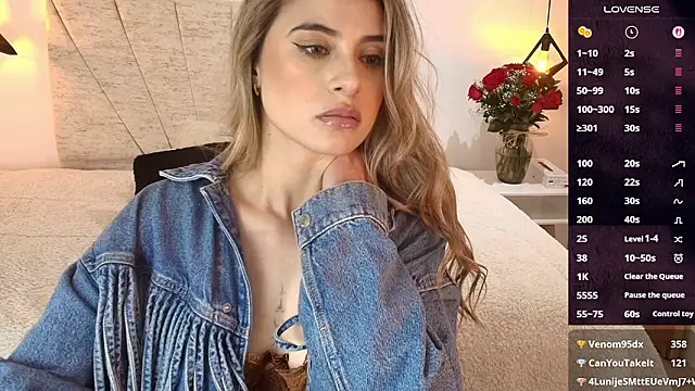 Show modela KiaraCarter na web-kameri