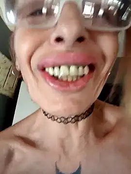 FrozenWaffle – Naživo XXX chat