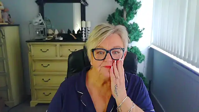 BridgetBlueEyes 现场XXX聊天