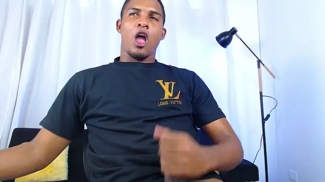 Pertunjukan Kamera Web MaxCum18_