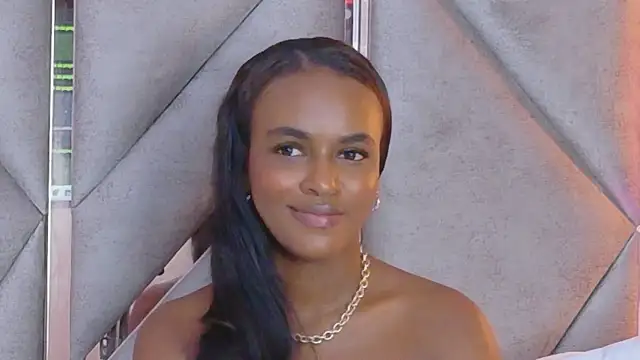 XXX chat uživo modela Sally-Noa