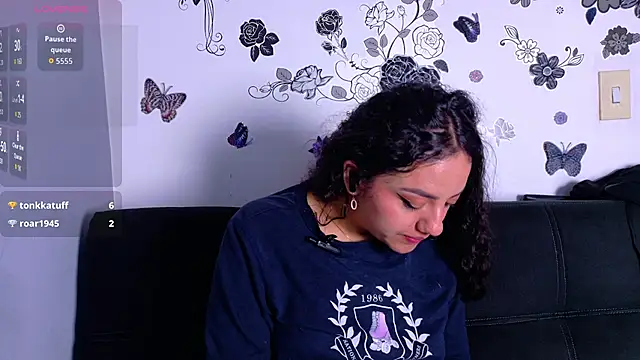 emiily_curlyのライブXXXチャット