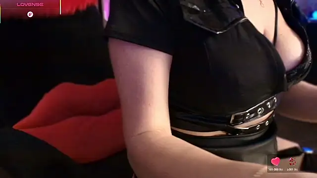 emlana Chat XXX live