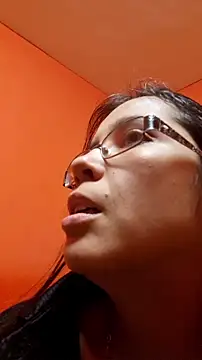 rposhta1991 Adlı Modelin Canlı XXX Sohbeti