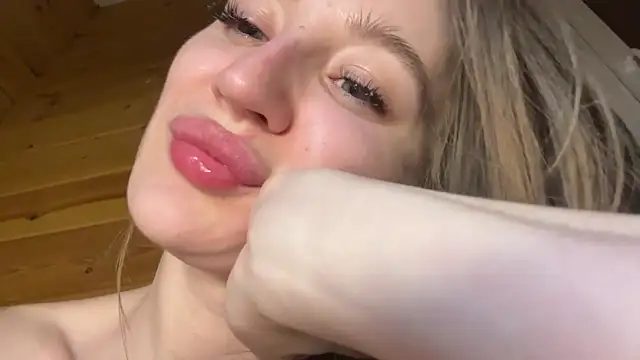 MissEvelynGlow's Live XXX Chat